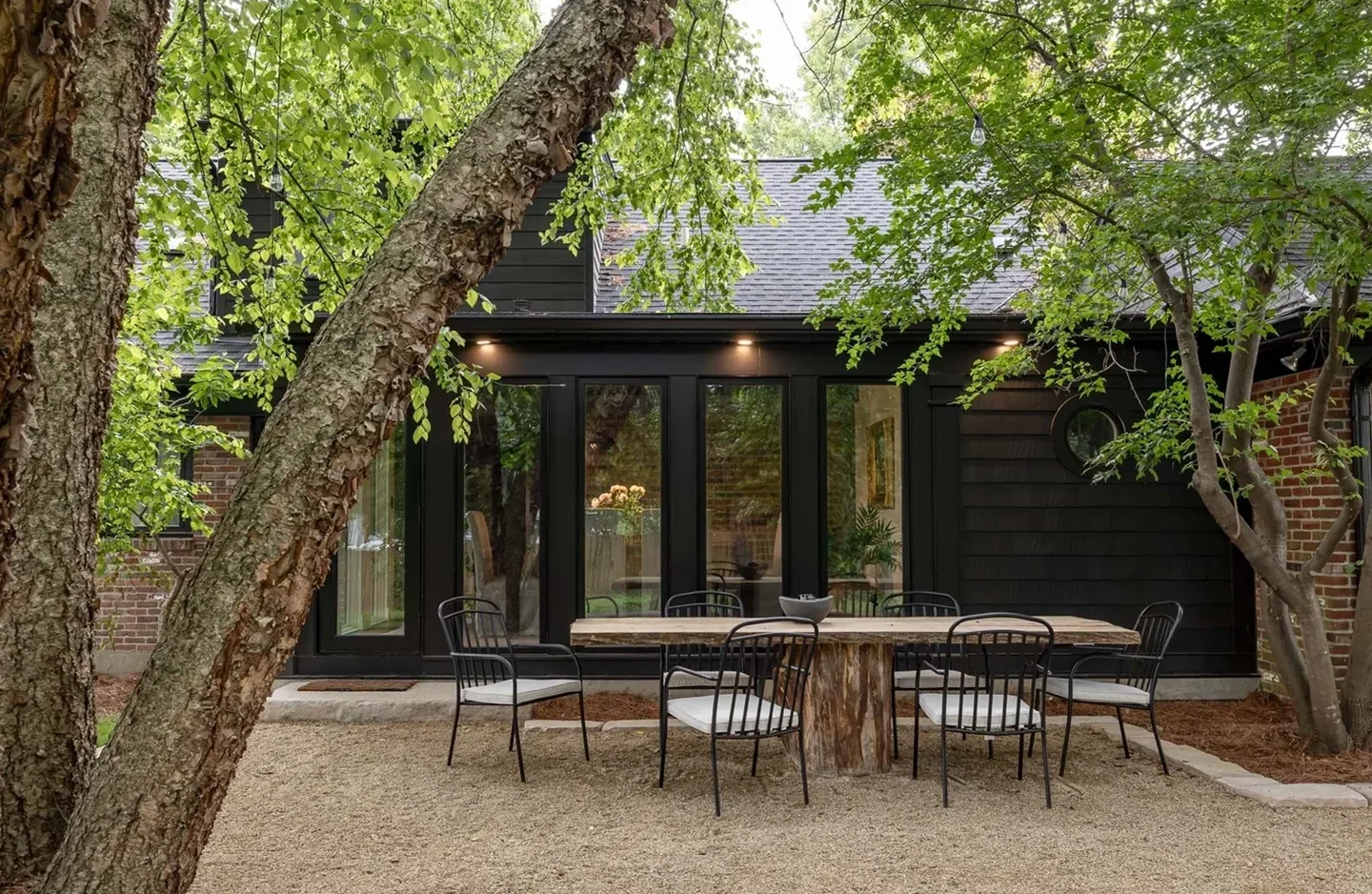 A table and chairs in the middle of a yard.