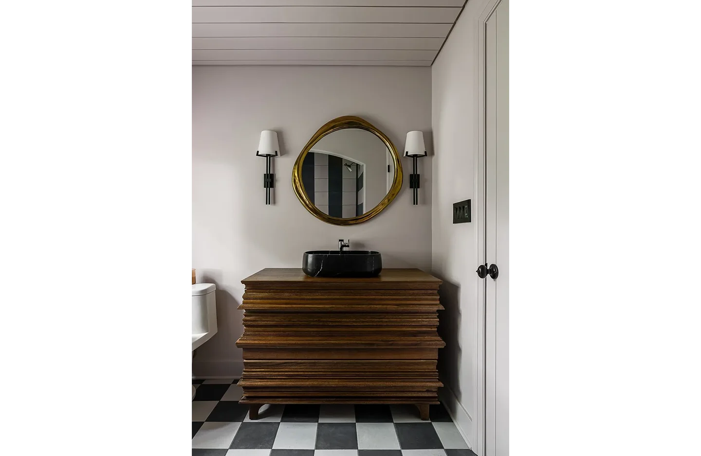 A bathroom with a sink and mirror in it