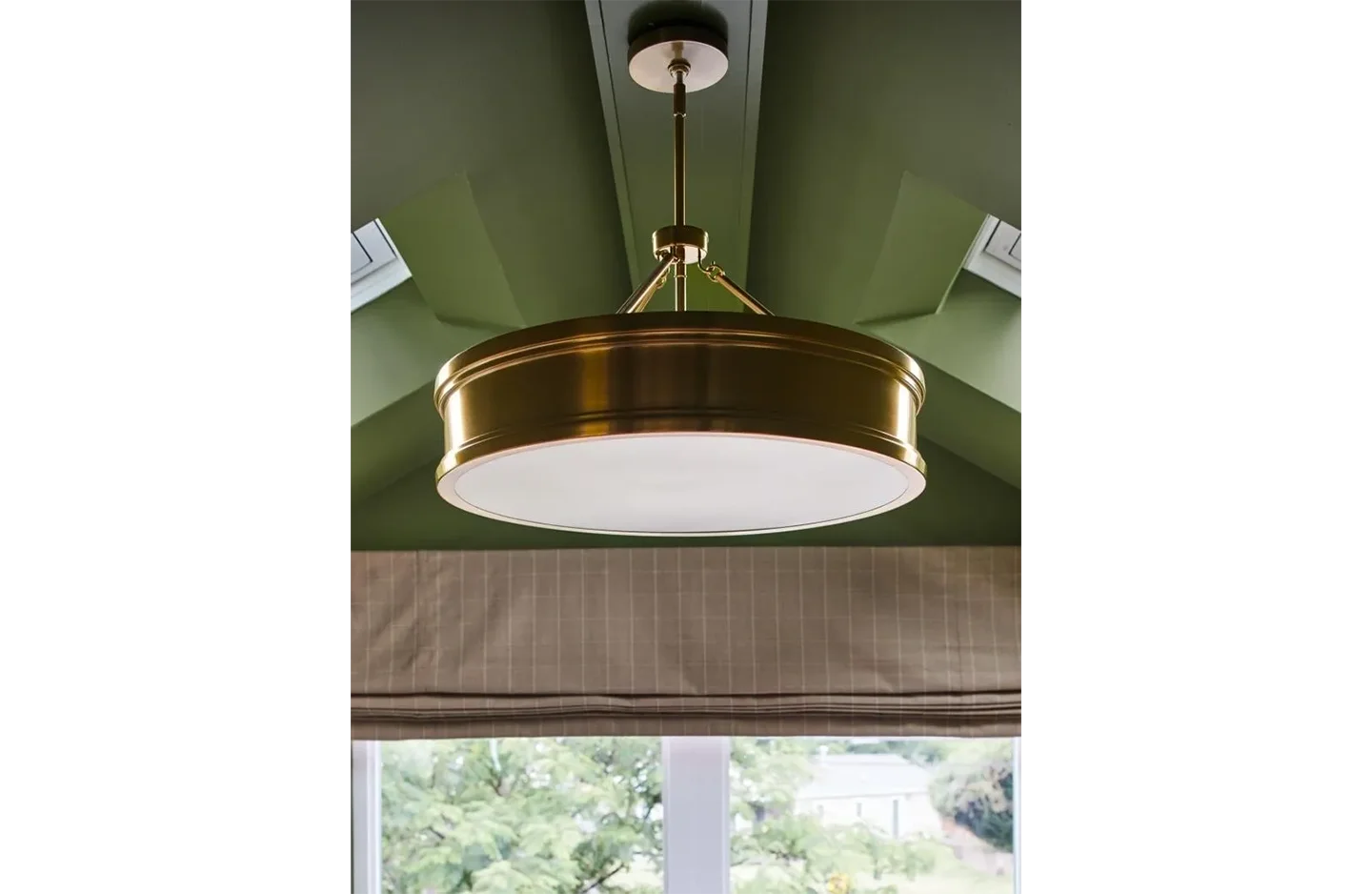 A light fixture hanging from the ceiling of a room.